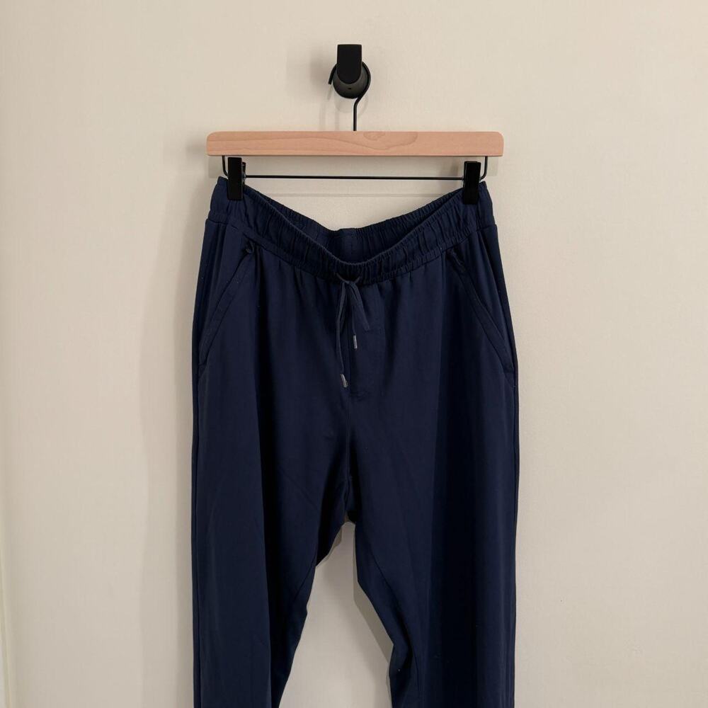 men's dark / navy blue ALO YOGA conquer pulse performance pant [M]